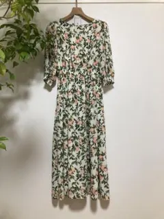 【新品同様】タグ値札付き　桃柄七分袖 グリーン系ワンピース