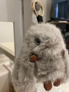 ウサギ型ファーキーホルダー グレー