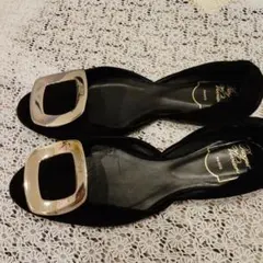 Roger Vivier 黒 フラットシューズ メタルバックルのサムネイル