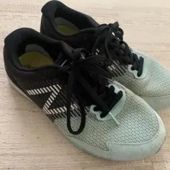 美品！New Balance トレーニングスニーカー ブラック/ミント22.5