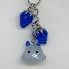 いちごとキラキラ✨️メンダコのチャーム