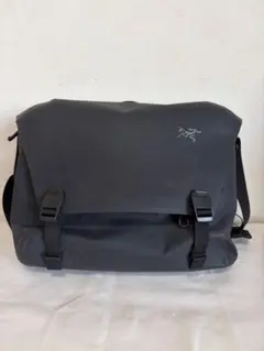 2026年最新】arc'teryx メッセンジャーバッグの人気アイテム - メルカリ