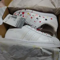 新品未使用アディダススニーカー