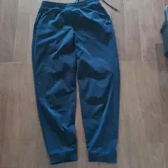 ユニクロ　ウルトラストレッチ　エアリズム　アクティブジョガーパンツネイビーМ