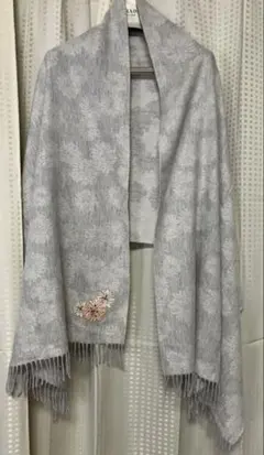 PAUL & JOE sister　カシミヤ 混マフラー　クリザンテーム刺繍のサムネイル
