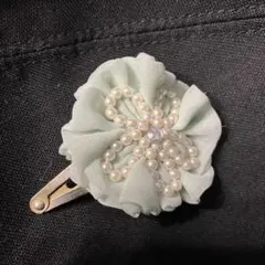 ヘアアクセサリー　ピン留め　ハンドメイド　パーティー　ドレスアップ　グリーン形