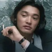 一本牙 象牙風レプリカ 置き物 長さ約81cm 置き台付 樹脂か練り物