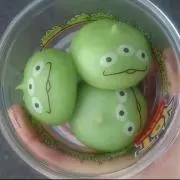やく