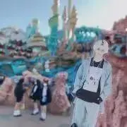 やん。