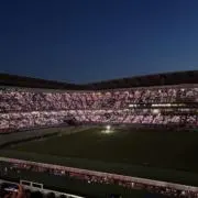 歩くチーチーテリヤキの画像