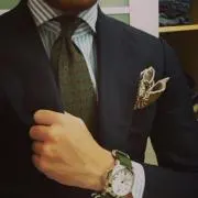 上品なネクタイとスーツのお店