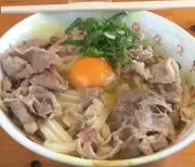肉釜玉うどんの画像