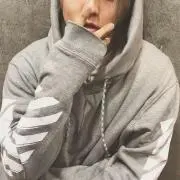 t :)の画像