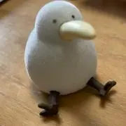 赤い帽子のカエルの画像