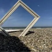 みっ