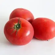 赤いトマト