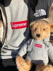 Supremeの画像