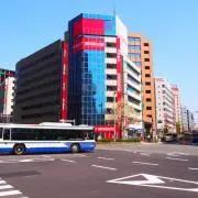 よー