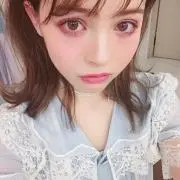 との