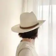 グレージュの画像
