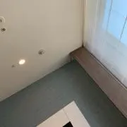 やん