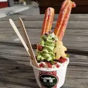 トム