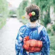 ことり【本棚の整理中】の画像
