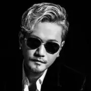 入手困難EXILE ATSUSHIさん着用 GUESS サングラス - メルカリ