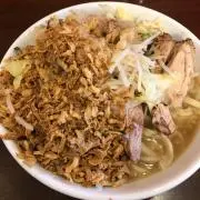 青