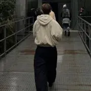 プロフ見てください