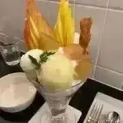 クローゼット整理中の画像