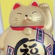 金の招きネコの画像