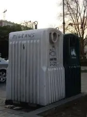 Tombの画像