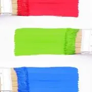 やん