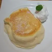 青