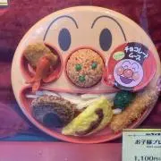 トム