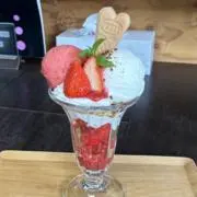 いちごパフェの画像