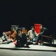 ￡