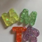 み。