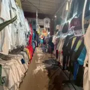 愉快な古着屋さんの画像