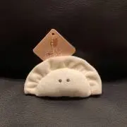 見つめる餃子の画像