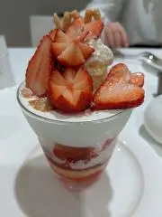いちごパフェ