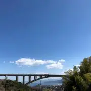 しろ