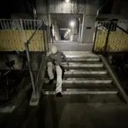 H R