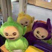 きぃ