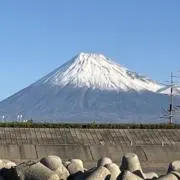 けん