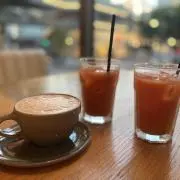 上田瞳コラボプルオーバーパーカー グリーン L - メルカリ