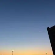 U"の画像