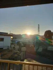 朝日の当たる家の画像