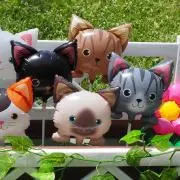 猫と風船の画像